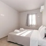 Helichrysum Lofts Family House *