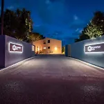 Helichrysum Lofts Family House *