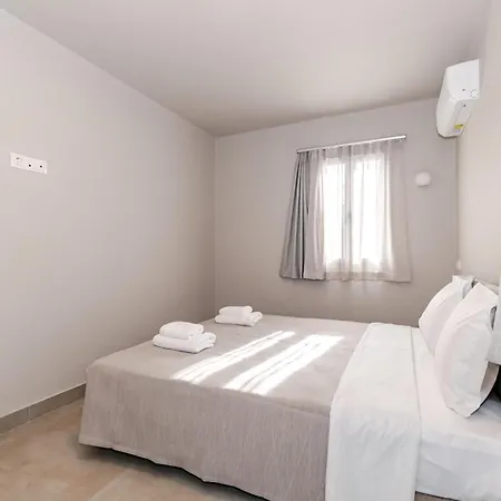 Helichrysum Lofts Family House *