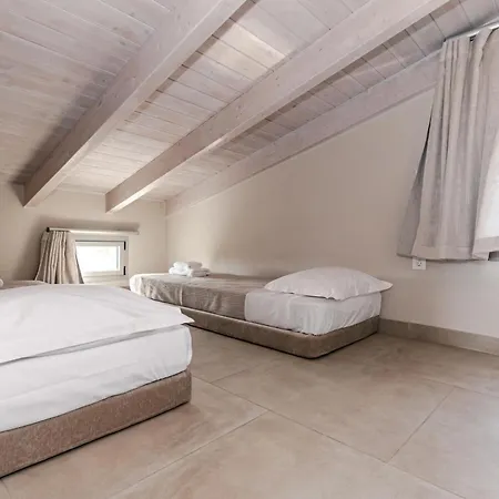 Helichrysum Lofts Family House Holiday home Khokhlasti