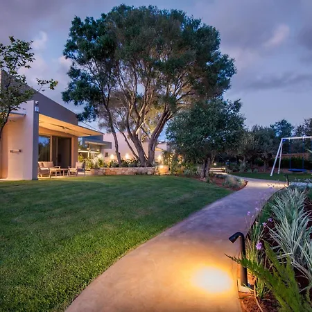 Helichrysum Lofts Family House Khokhlasti