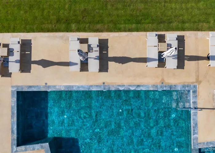 Helichrysum Lofts Family House *