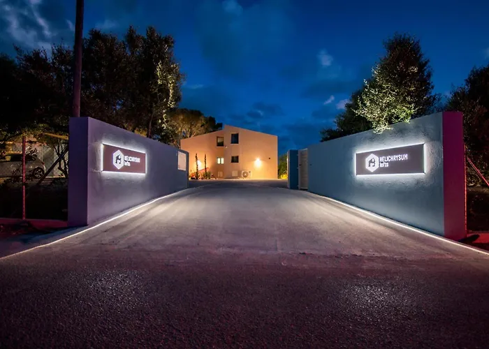 Helichrysum Lofts Family House *